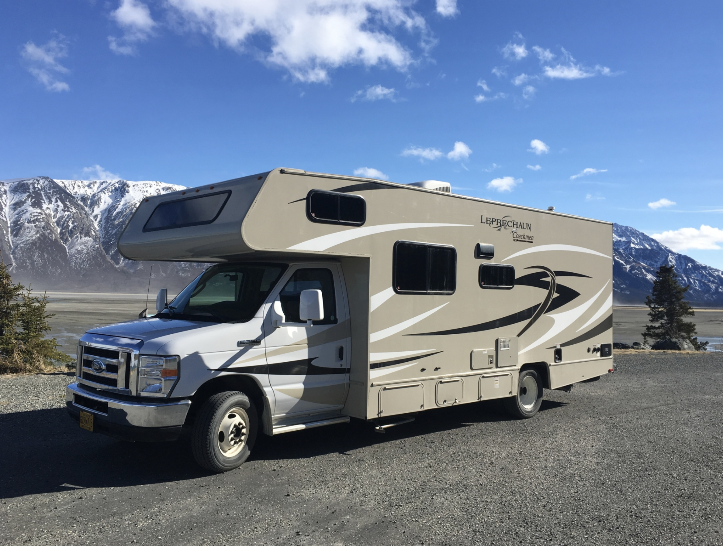 motorhome in the mountains 